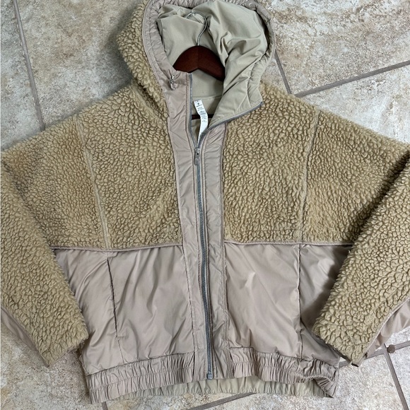 Lululemon Sherpa jacket - Picture 2 of 2